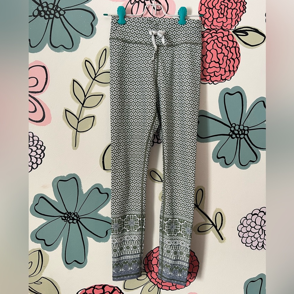 Sarah’s Day x White Fox Active Leggings size Small